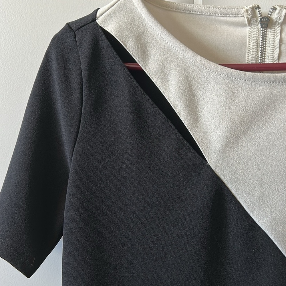 Calvin Klein Cut out Colorblock Top - Picture 3 of 10